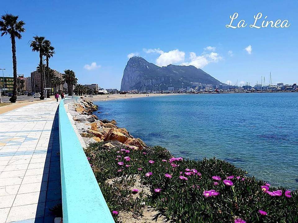 Apartamento entero, Three-Bedroom Apartment in Playa Llanito, La Línea de la Concepción