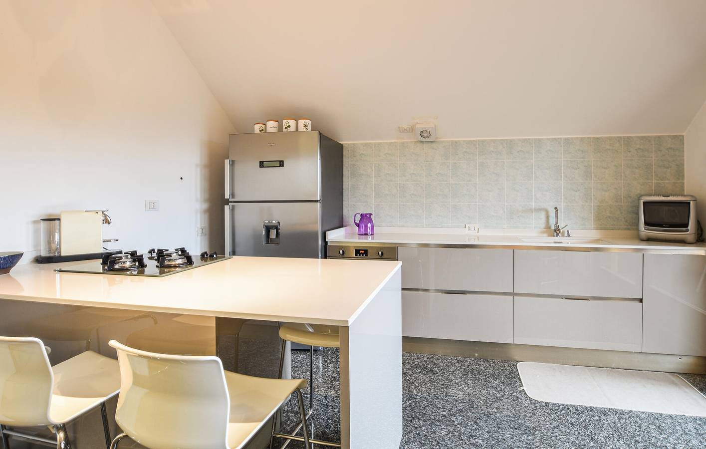 Ganze Ferienwohnung, Geräumige 2-Zimmer-Wohnung mit Pool und Terrasse in der Nähe des Lago di Alserio in Merone, Brianza
