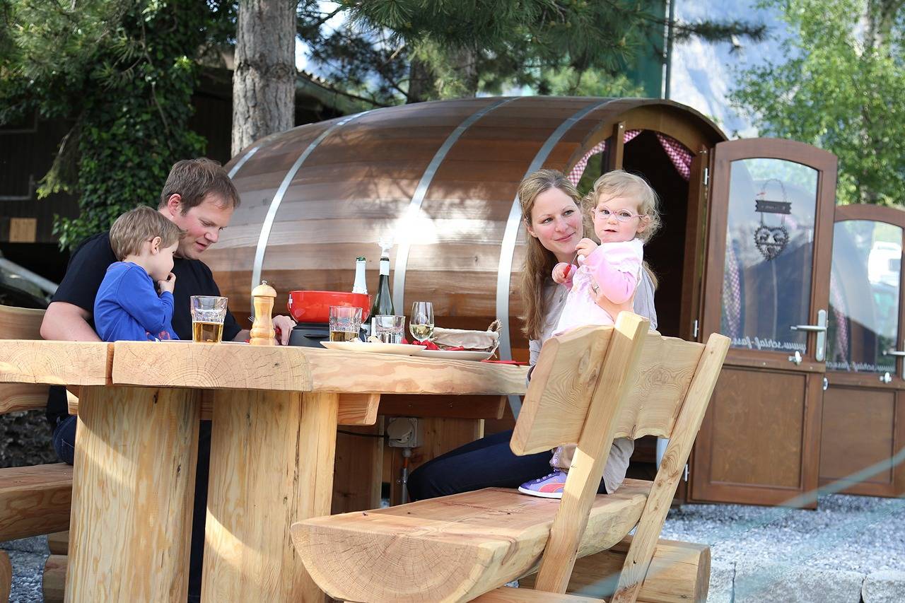 Schlaf-Fass Riesling-Silvaner Maienfeld - Schlaf-Fass: Familienübernachtung mit Hp in Rätikon Gebirgsgruppe, Maienfeld