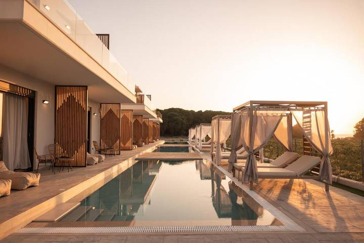 Appart’hôtel pour 3 personnes, avec Balcon et Terrasse ainsi que Jardin et Piscine
