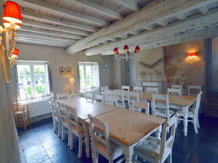 Location de vacances pour 24 personnes, avec jardin à Onhaye - 2