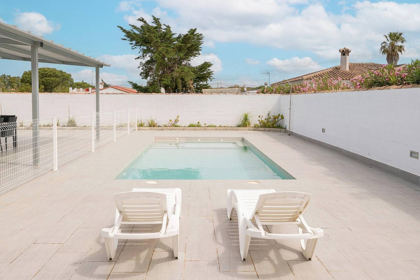Miamar 2 - Villa moderne avec piscine privée et wifi in Hozanejos, Chiclana de la Frontera