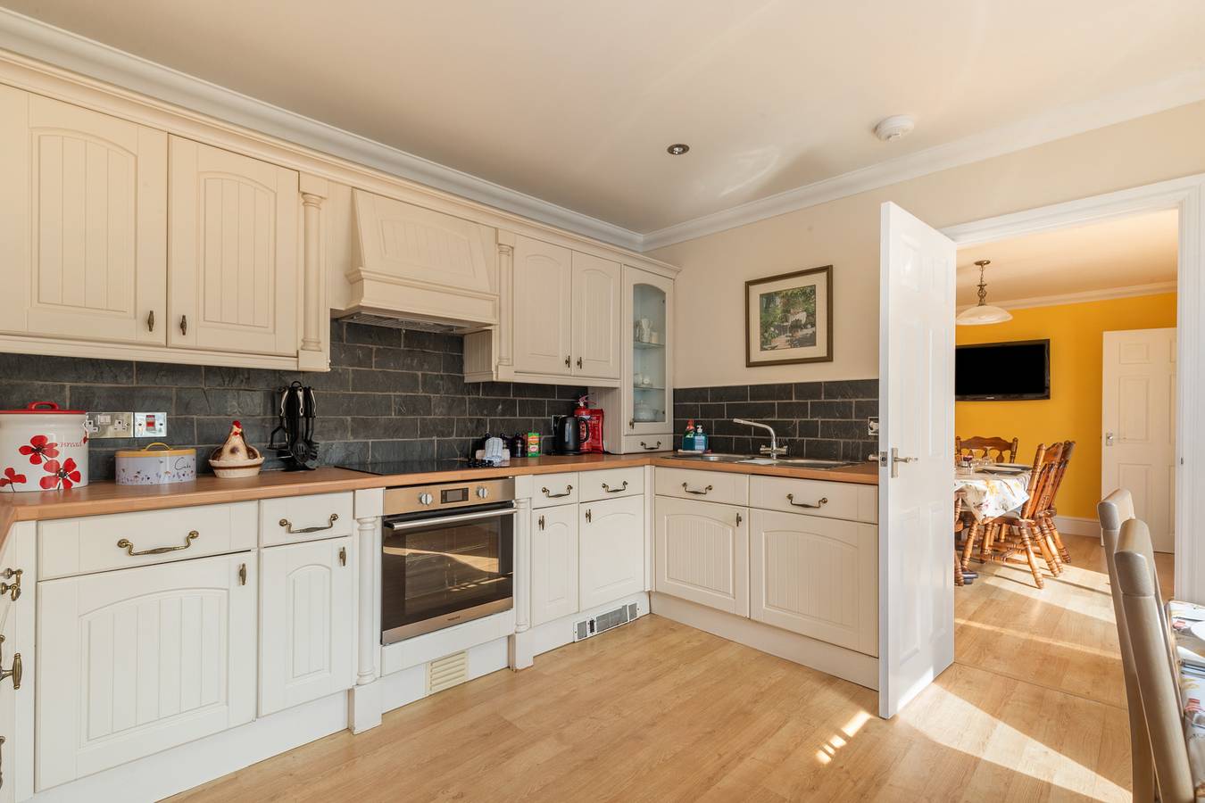 Sunningdale - Beach House, Sea Views, Parking in Saundersfoot, Pembrokeshire