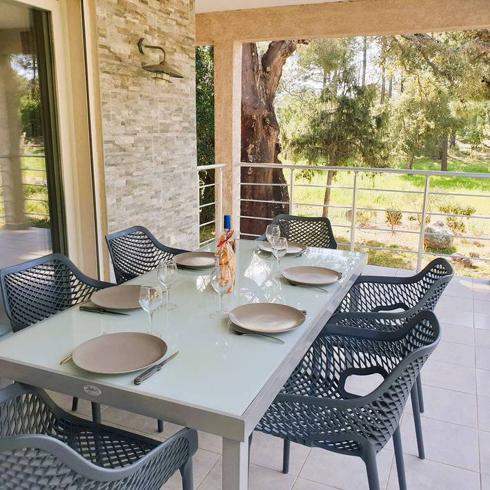 Appartement de vacances pour 6 personnes, avec piscine et jardin