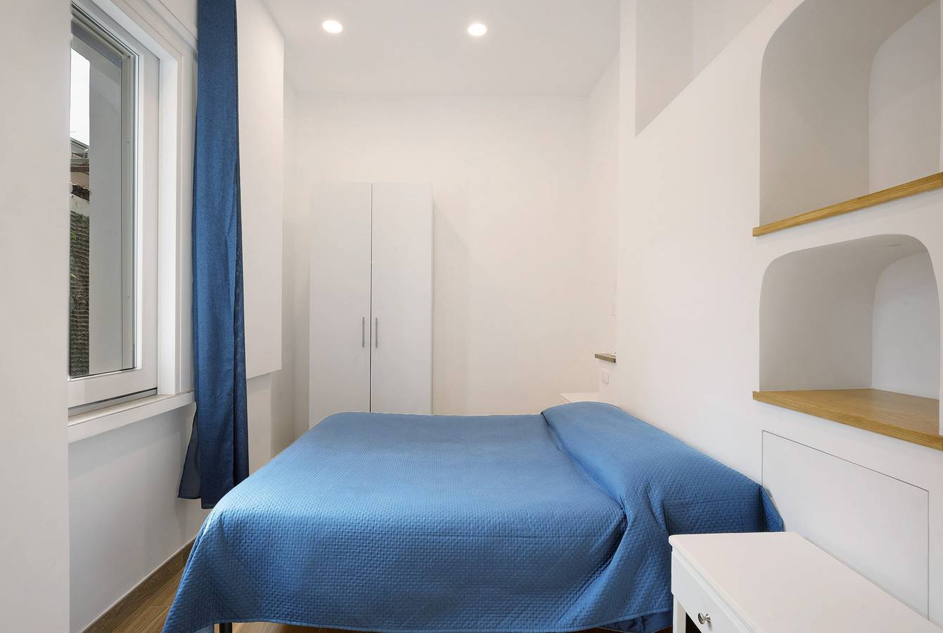Ganze Wohnung, Ferienwohnung 'Central House' mit privater Terrasse, Wlan und Klimaanlage in Vico Equense, Sorrento Coast