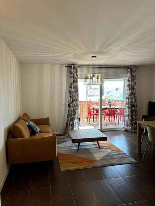 Gîte pour 4 personnes, avec vue sur le lac ainsi que terrasse et vue dans Plage Champ de l'Eau - 2