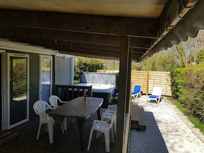 Mobil home pour 4 personnes, avec jardin et jacuzzi à Arces - 4