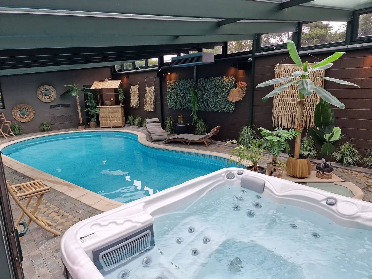 Villa with Private Pool in Hamois 350 m² in Hamois, Namur (region)