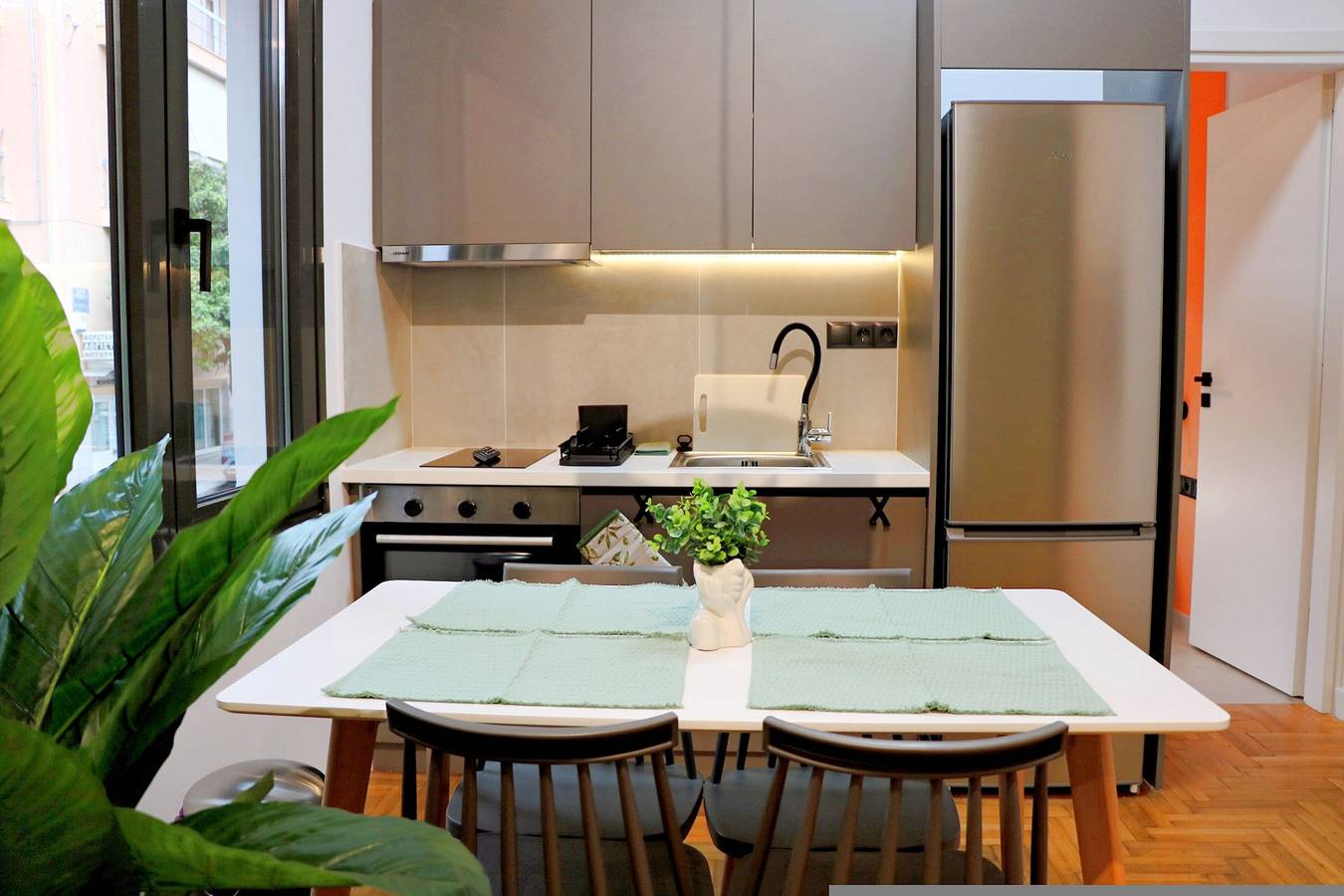 Appartement entier, Appartement de vacances pour 4 personnes avec terrasse in Section centrale d'Athènes, Athènes