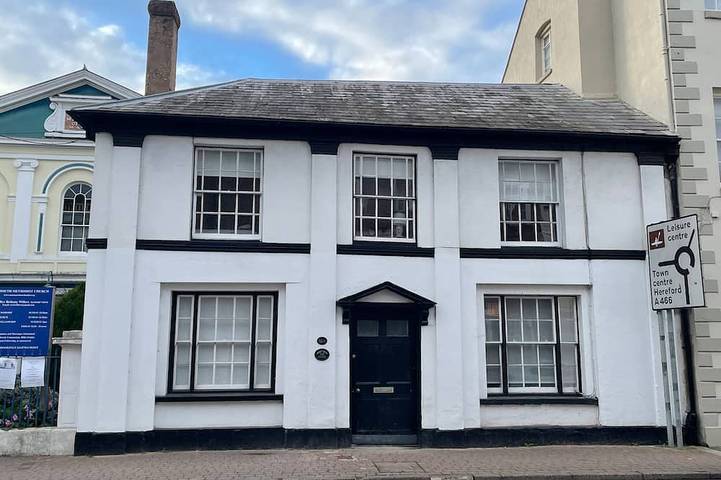 Cottage for 10 people, with garden in Monmouth