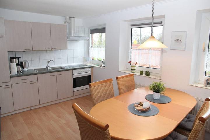 Ferienwohnung für 4 Personen, mit Terrasse und Garten in Krummhörn - 2