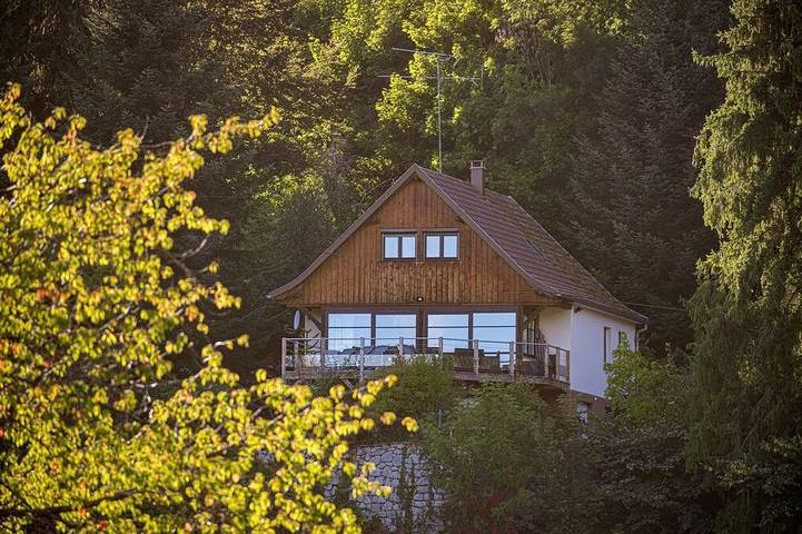 Ferienhaus für 8 Personen, mit Balkon und Garten