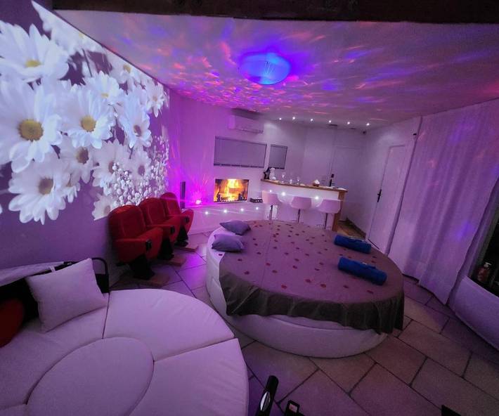 Villa pour 8 personnes, avec Balcon et Jacuzzi ainsi que Terrasse et Jardin dans l' Isère - 2