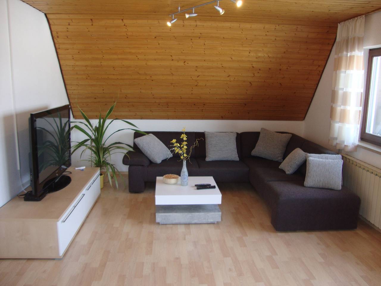 Haus Reif - Ferienwohnung mit überdachtem Balkon in Dombühl, Romantische Straße