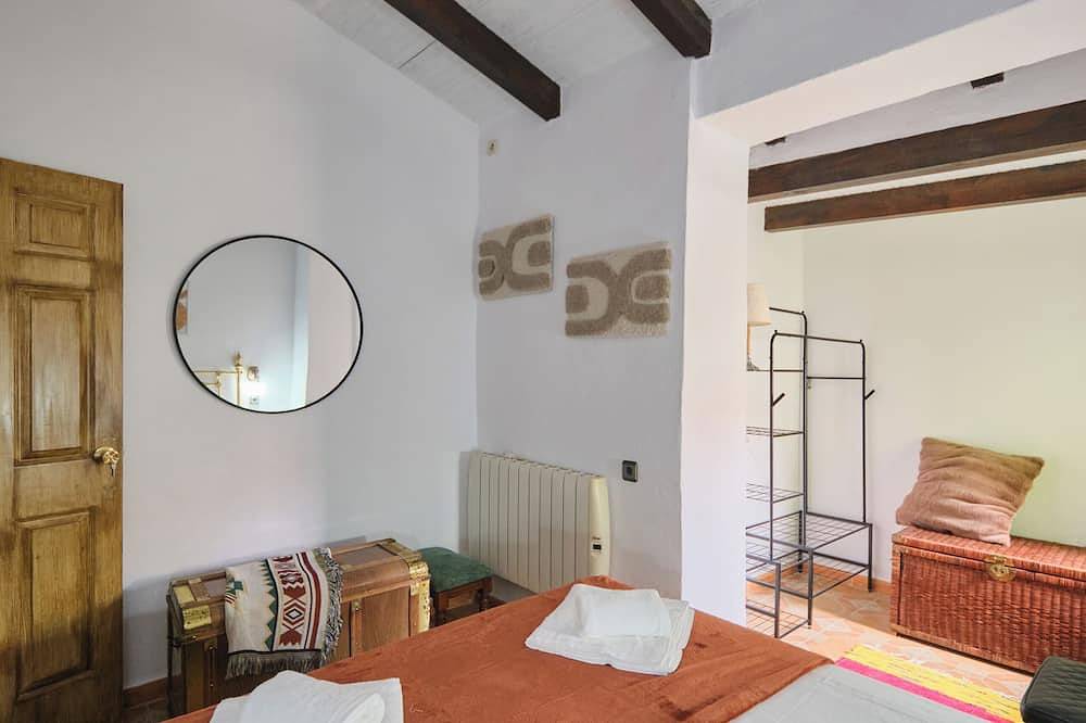 Luxury bedroom in Los Bermejales with a view of the pool. in Arenas del Rey, Cordillera Penibética