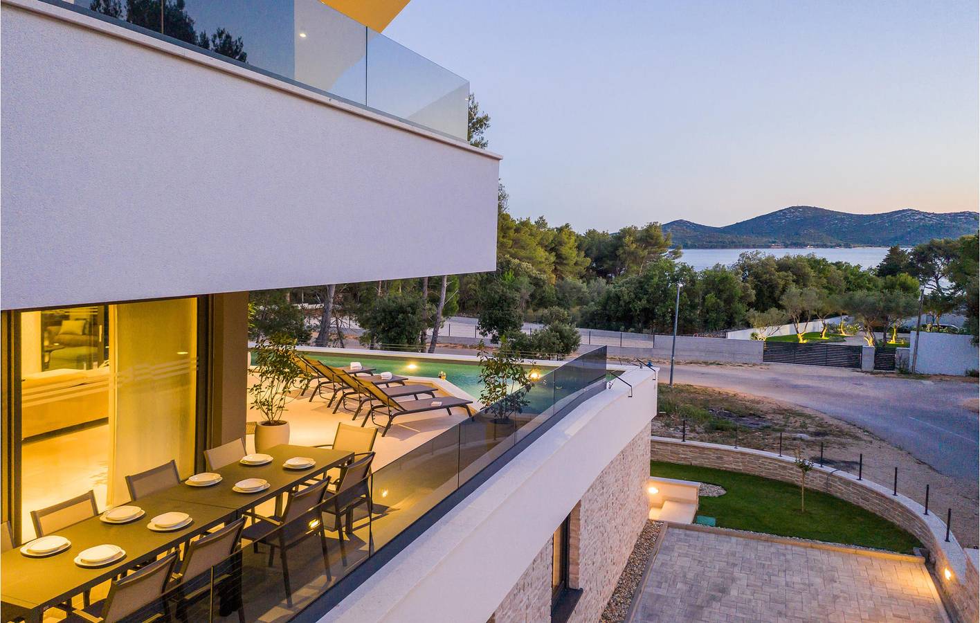 Reizende Ferienwohnung mit Pool und Terrasse, 800 m vom Strand entfernt in Biograd na Moru, Zadar