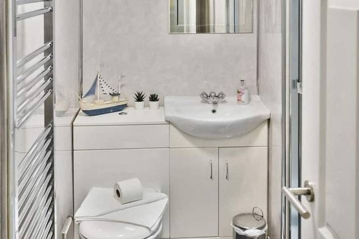 Entire apartment, Station 1 Bed Apartment – Stayseekers in Salisbury, Wiltshire