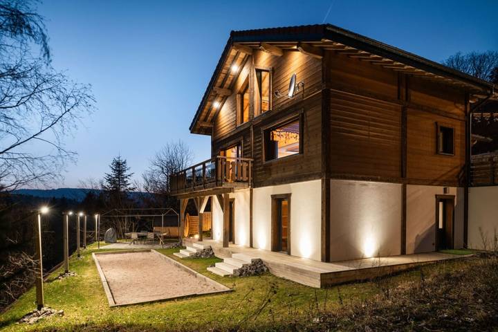 Chalet voor 10 personen, with balkon and sauna as well as whirlpool in de Vogezen