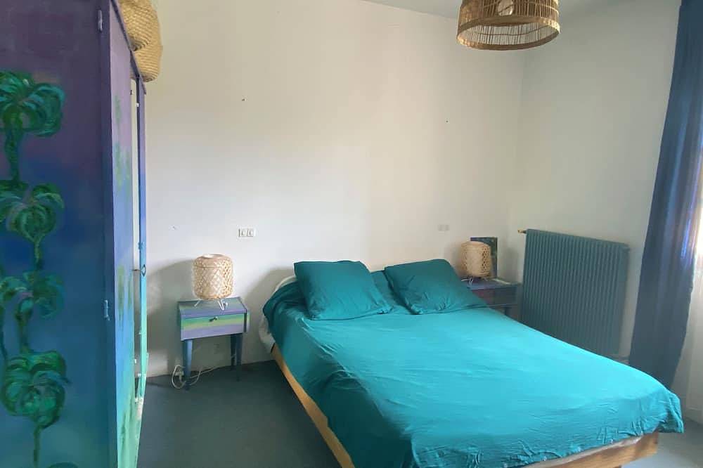 Maison ville/campagne 6 km de Tours, cuisine équipée, jardin, animaux bienvenus. in Fondettes, Région de Tours