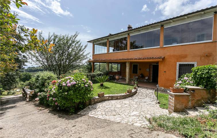 Casa vacanza per 12 persone, con Terrazza e Giardino nonché Piscina sul Lago di Bracciano