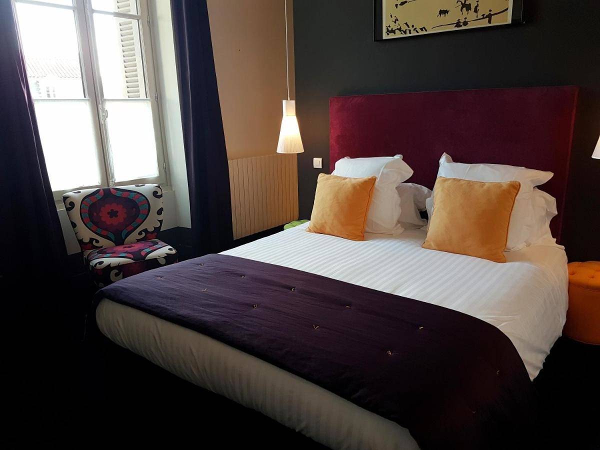 Double Room with Garden View in Niort, Région de Niort