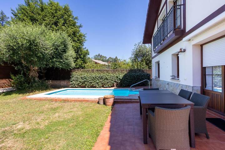 Location de vacances pour 6 personnes, avec piscine et terrasse ainsi que jardin et vue à Busturia - 4