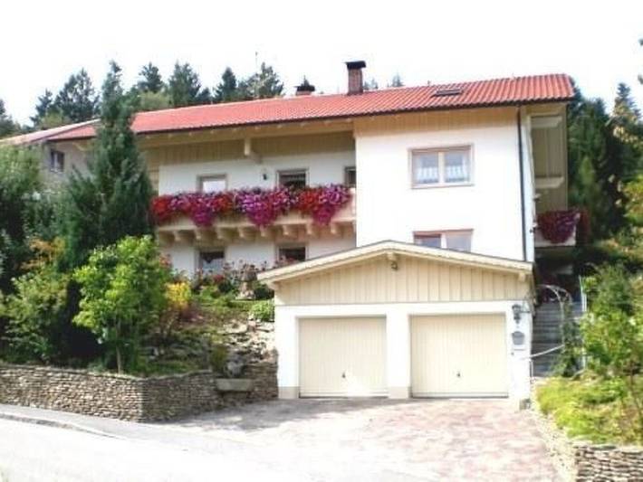 Ganze Wohnung, Mit sonniger Terrasse und Ausblick in Prackenbach, Ostbayern