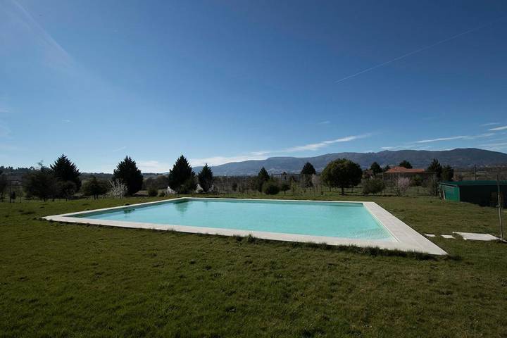 Location de vacances pour 6 personnes, avec Terrasse et Jardin ainsi que Piscine et Vue à Covilhã