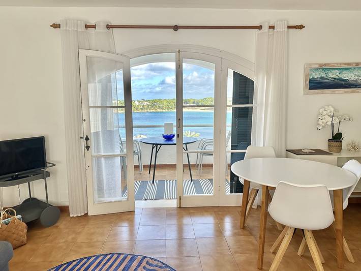 Appartamento per 5 persone, con piscina per bambini e giardino nonché idromassaggio e balcone a Arenal d'en Castell