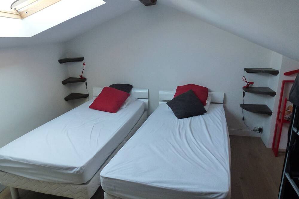 Entire apartment, T1 bis, view Nive, heart of city, ideal for couple / small family, everything on foot! in Bayonne, Bayonne region