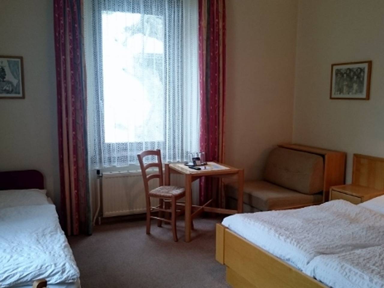 Hotel "Zum Goldenen Hirschen"   -  Kirchenwirt - Dreibettzimmer in Göstling an der Ybbs, Mostviertel-Eisenwurzen
