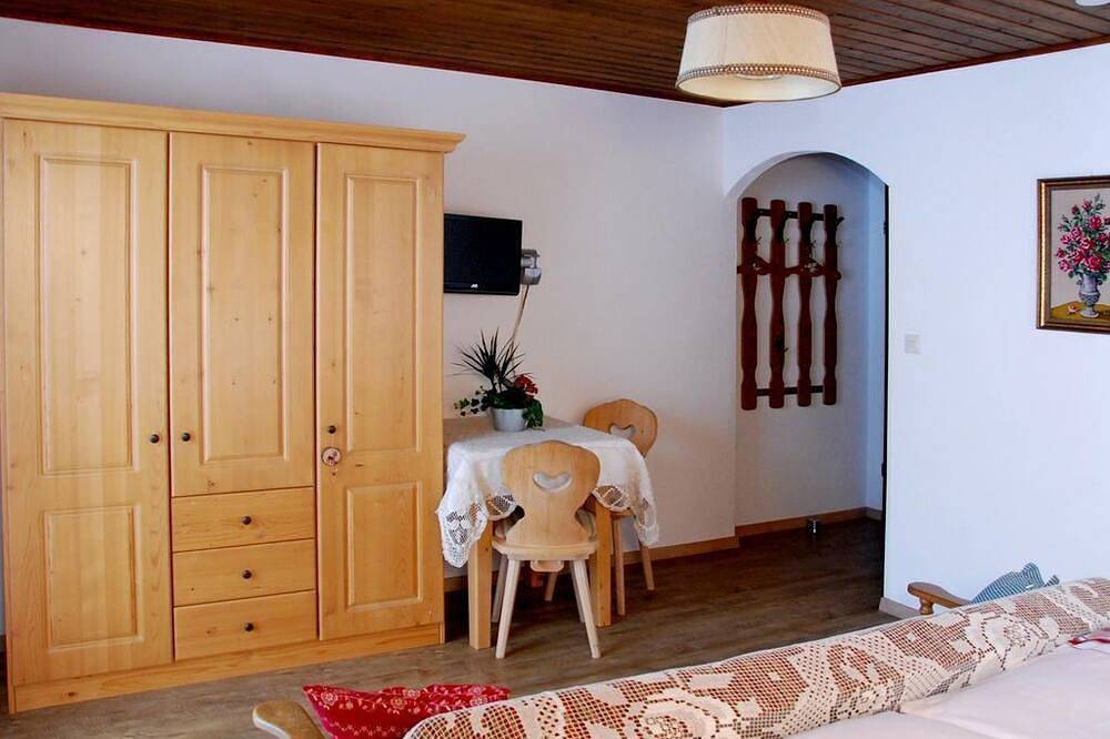Santner, guest house - double room with shower, Wc in Unternberg, Lungau