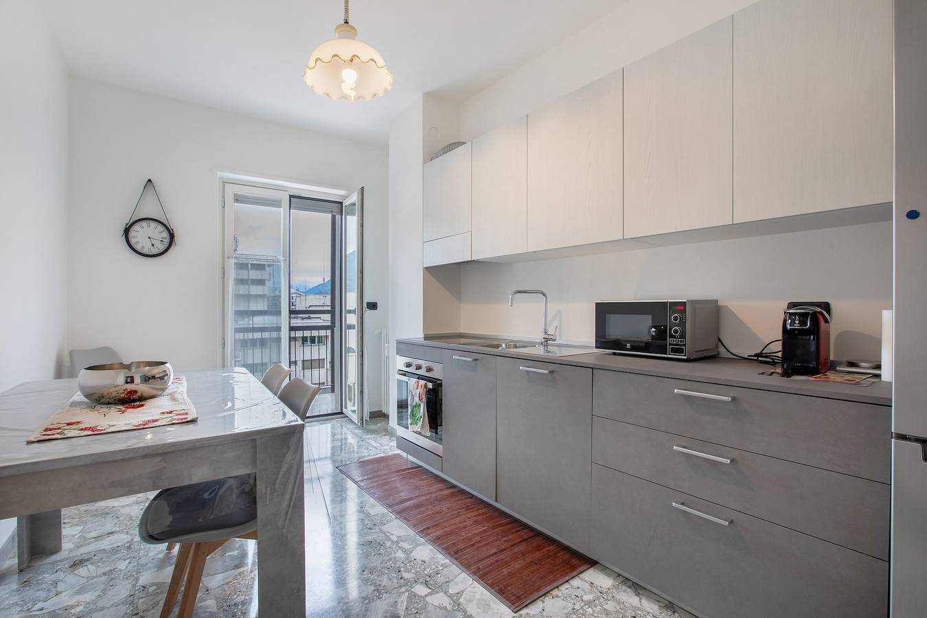 Ganze Wohnung, Ferienwohnung 'Casa Rosa' mit Bergblick und Balkon in Aosta, Walliser Alpen