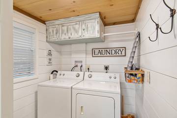 Log Cabin for 6 Guests in Fontana Lake, Swain County, Picture 4