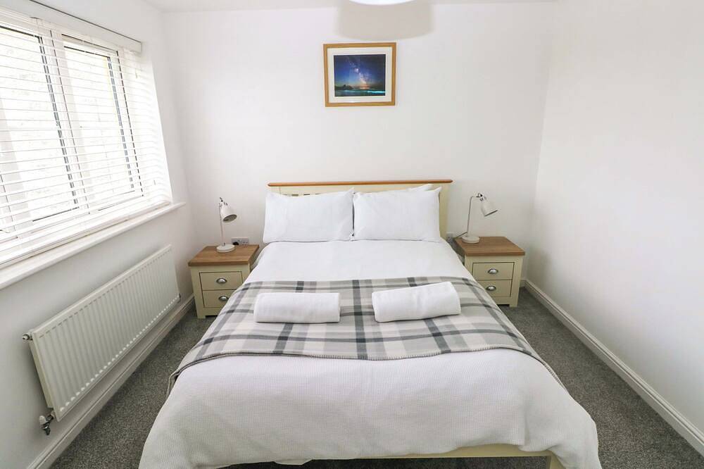 69 Ffordd Y Meillion, pet friendly, with a garden in Llanelli in Llanelli, Carmarthenshire