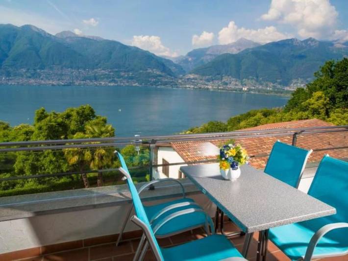 Ferienwohnung für 4 Personen, mit Balkon und Garten sowie Pool