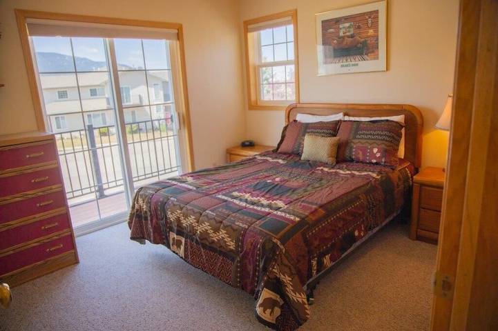 Vacation rental for 9 people, with balcony and hot tub in Red Lodge