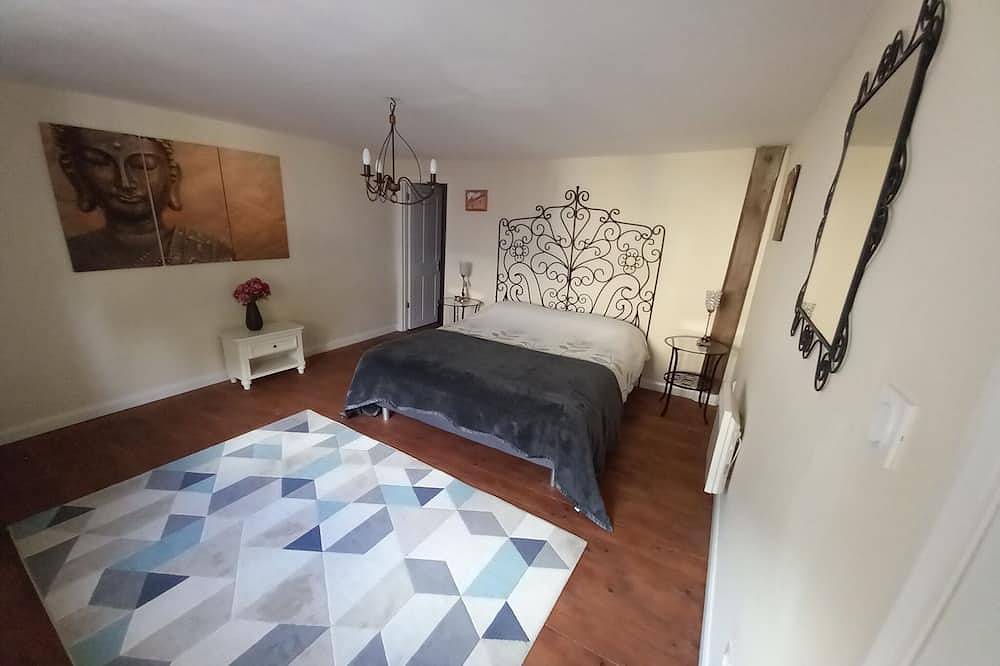 Gîte rural de ferme tranquille avec grand jardin et terrasse in Plussulien, Cotes-d'Armor