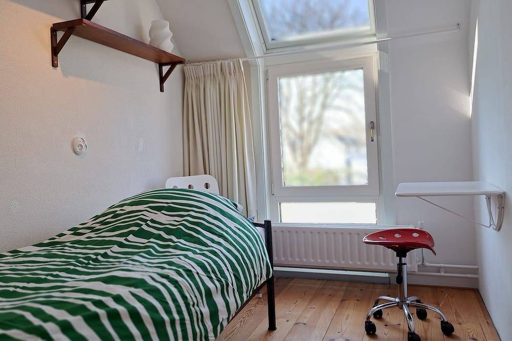 Family house in the green and near Amsterdam with very spacious living room in Holländische Küste