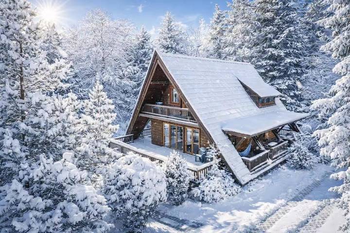 Domek letniskowy dla 15 osób, z Balkon i Jacuzzi oraz Taras i Ogród w Porąbka