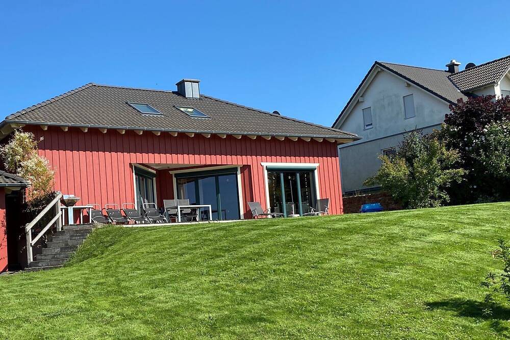 Gemütiches Landhaus \"Roter Milan\" mit fantastischer Ausschicht in Irmenach, Bernkastel-Kues & Umgebung