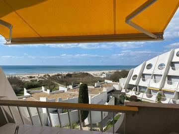 Gîte pour 5 personnes, avec vue ainsi que piscine et balcon dans Le Couchant