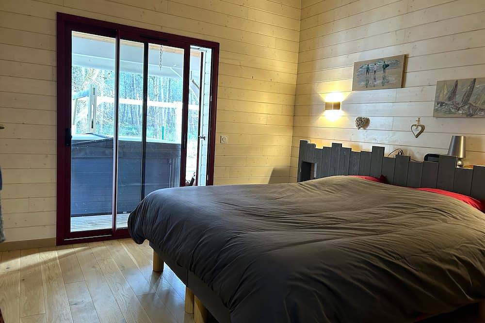 Family villa on the edge of a forest, close to the ocean and the largest lake in France  in Hourtin, Lesparre-Médoc region
