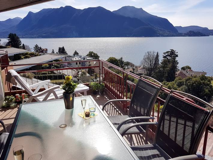 Ferienwohnung für 4 Personen, mit Balkon und Ausblick sowie Seeblick und Pool am Lago Maggiore - 2