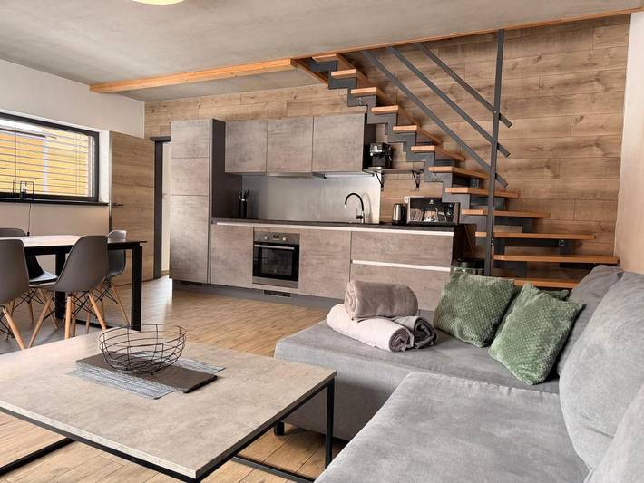 Ferienhaus für 8 Personen, mit Whirlpool und Terrasse sowie Garten und Sauna in Schwarzbach