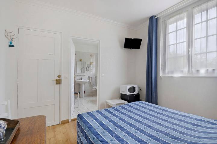 Chambre d’hôtes « Chambre 3 » avec terrasse partagée, jardin partagé et Wi-Fi in Merville-Franceville-Plage, Région de Caen