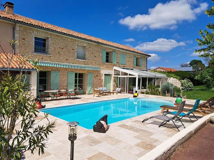 Location de vacances pour 10 personnes, avec terrasse et piscine dans Cissé