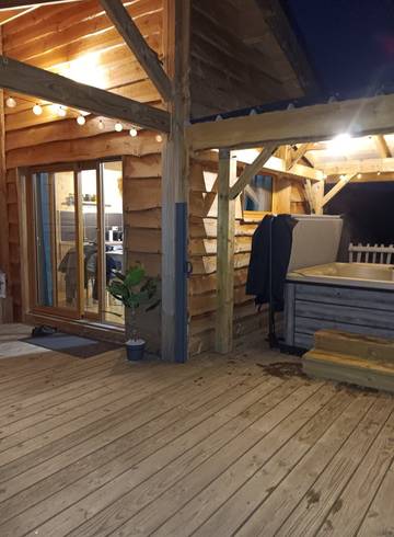 Gîte pour 4 personnes, avec jacuzzi ainsi que jardin et terrasse, animaux acceptés dans Le Crouzet