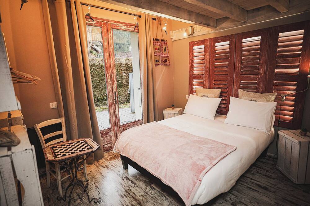 Entire apartment, Marrons Glacés in Thônes, Annecy region