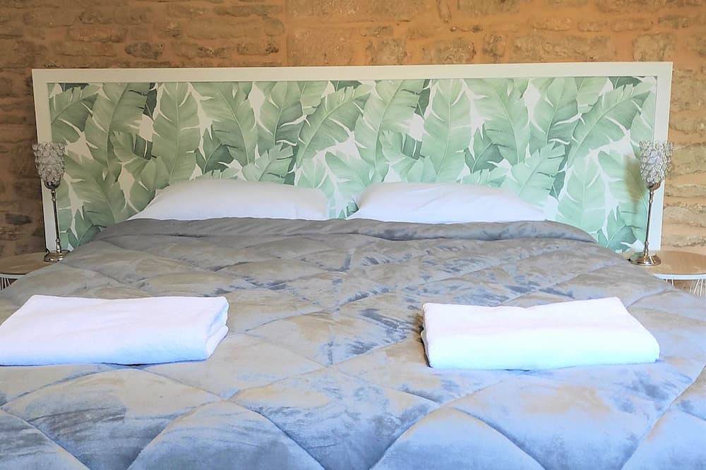 Gîte de charme au cœur du Beaujolais jusqu'à 14 personnes in Theizé, Beaujolais
